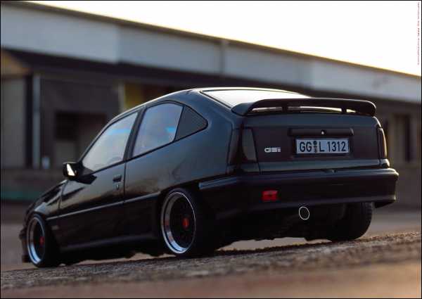 1:18 Opel Kadett E GSI Schwarz mit OVP